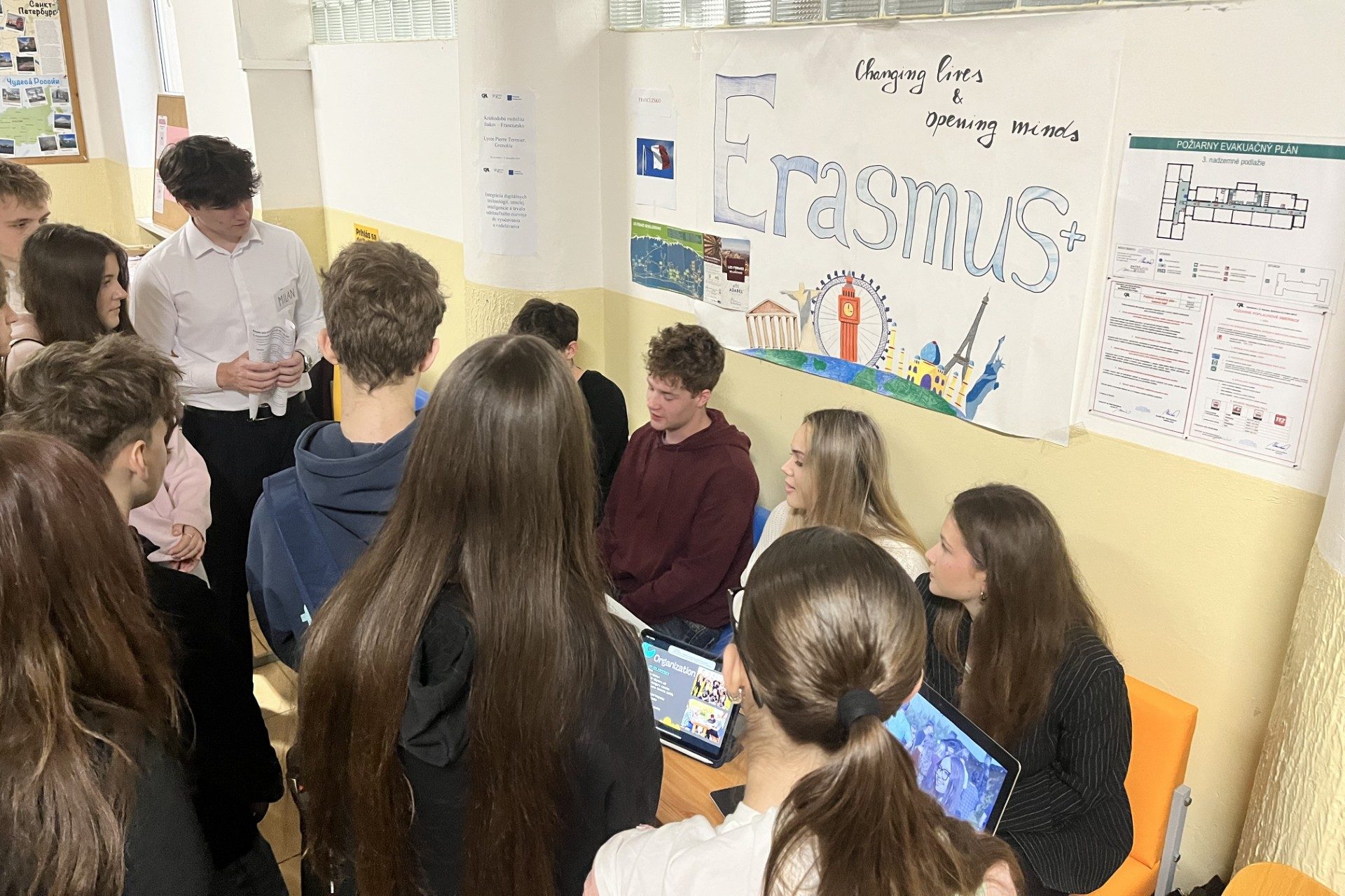 25CZ-A2-SK-GymnaziumJanaAdamaRaymana-TimeaDadovska-2